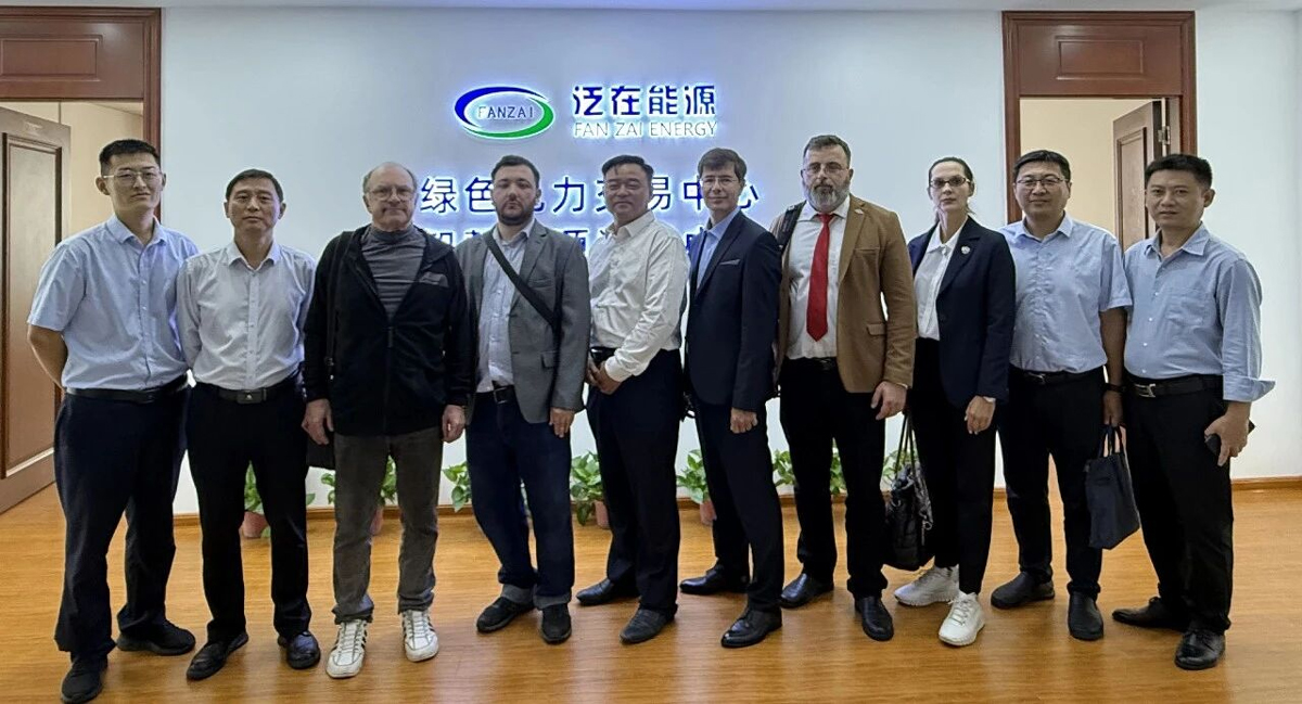 В наш головной офис в Цзинане прибыла группа академиков из Российской академии наук.